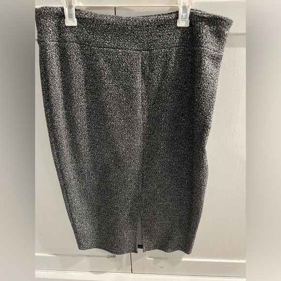 Black and White Pencil Skirt - Picture 4 of 4